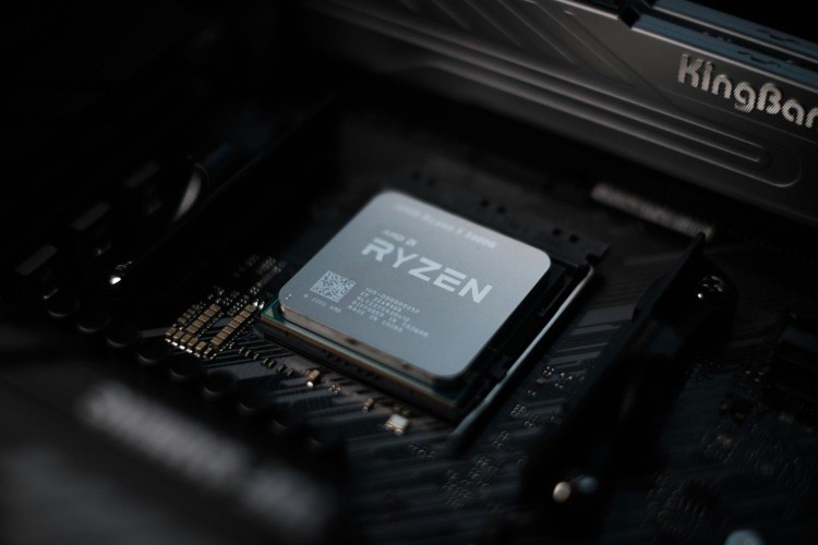 Por que usamos vCPU dedicada + CPU compartilhada nos servidores?